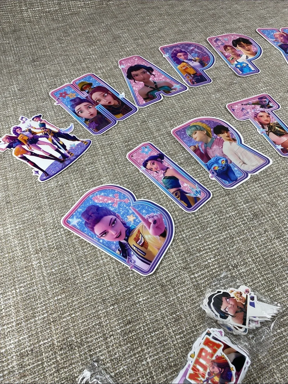 ‘Happy Birthday' wall covering birthday decorations set Korean idol